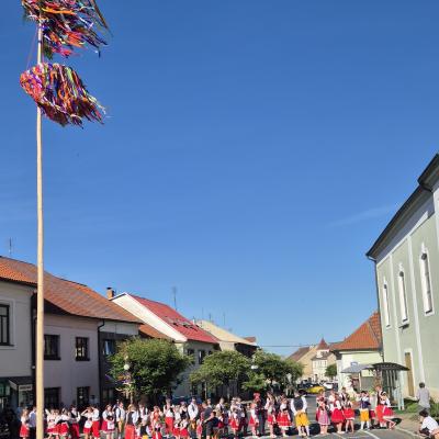 Žebrák Staročeské Máje 30.5.2026: Dvakrát větší počet tančících jako signál doby a přirozeného instinktu