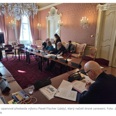 Senátní výbor pro zahraniční věci, obranu a bezpečnost se pouští do ministra obrany. Sám má velké „máslo na hlavě“