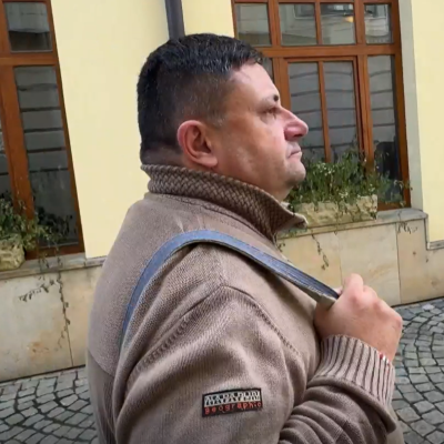 ČT1 1.8.2026: SVĚDEK Z CELY: PČR, za pomoci státních zástupců a soudců, „vylepšuje“ úspěšnost vyšetřování porušováním zákonů. Pomáhají ji vězni - za snížení trestu, či propuštění na svobodu…