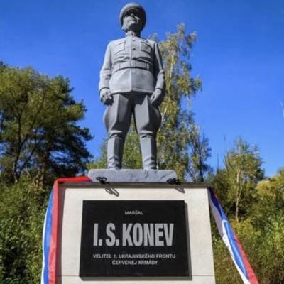 V Praze byl pomník maršála Koněva odstraněn, na Dukle odhalen nový!