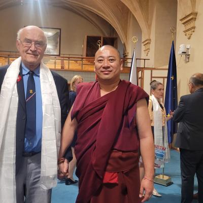 Vinohradské divadlo 11.11.2025: Dalajláma 90 & Havel 89 – Pocta jeho Svatosti dalajlámovi