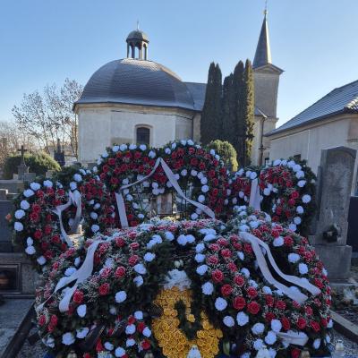 Žebrák 21.11.2025: Pohřeb jako za starých, normálních časů…