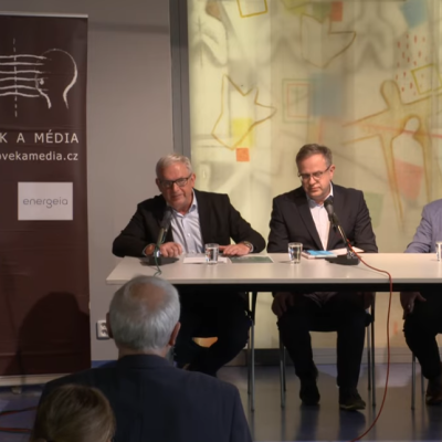 Praha Vinoř 6.11.2025: 45. konference Člověk a média na téma Média po volbách – na YouTube, za účasti Václava Moravce a René Zavorala