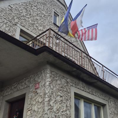 Žebrák Nejedlých 335 vlajky Ukrajiny ČR USA 28.10.2025