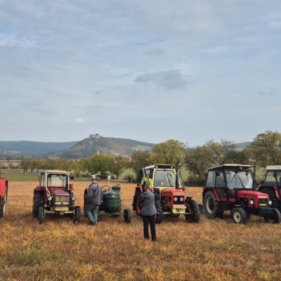 Žebrák - OPYŠ 17.10.2026: Traktory a traktoristé připomněli staré časy