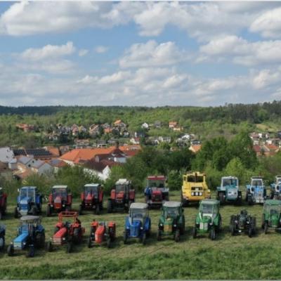 Květen 2026: Mopedy a traktory opět dobyly Žebrák a okolí